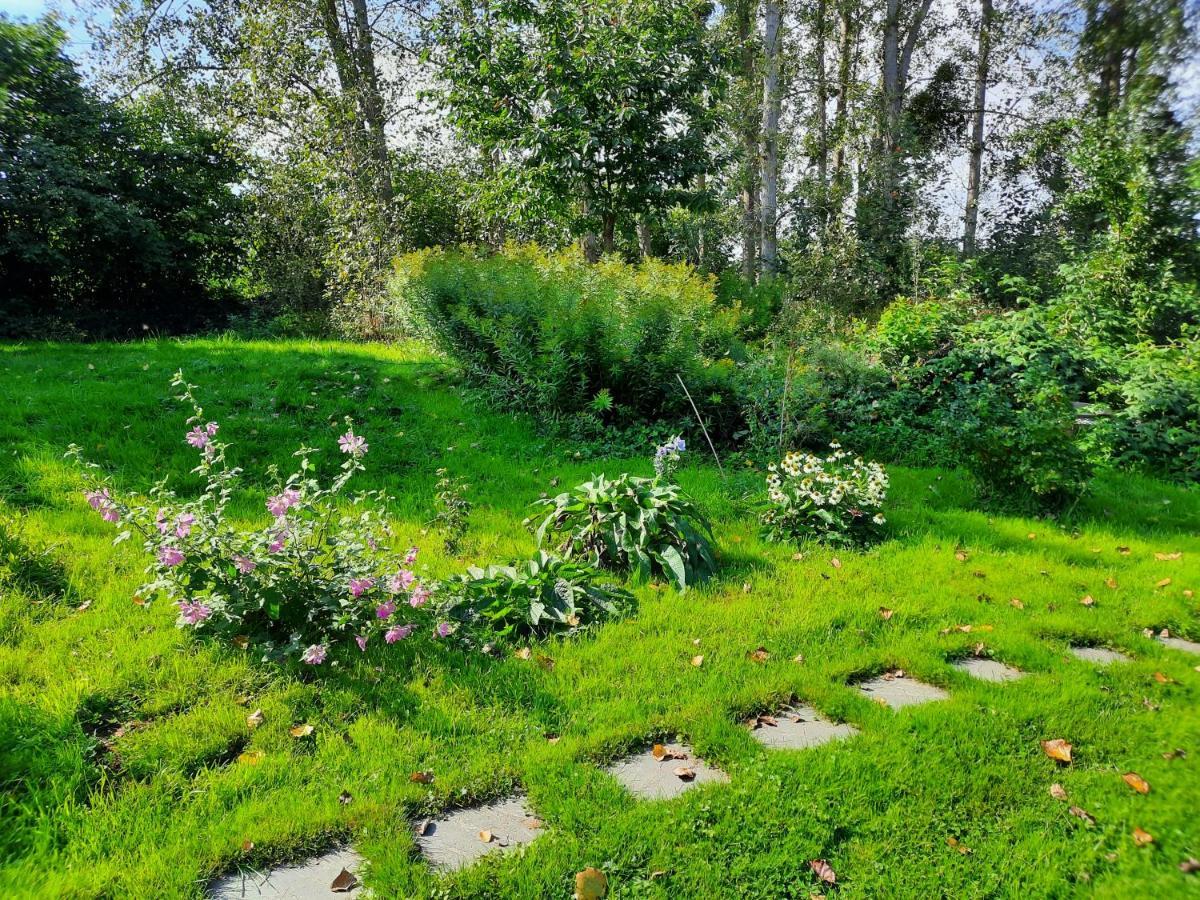 La Yourte Au Fonds Du Jardin Xhoris 外观 照片